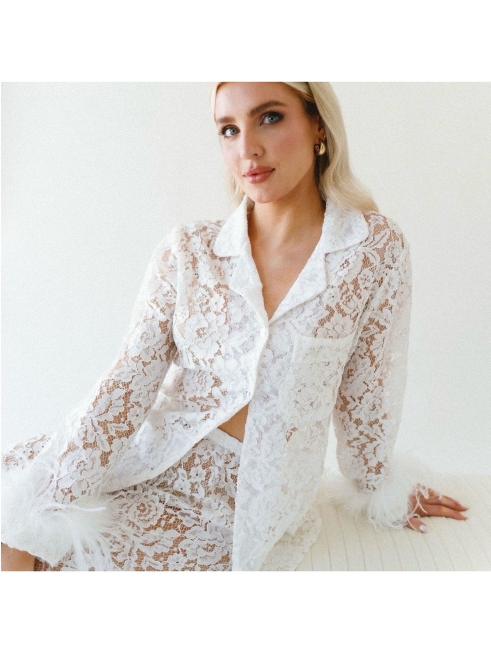 Bridal Lace Pajama Set with Feather Trim
BON VIVIAN - LOVELACE - Picture 3 of 4